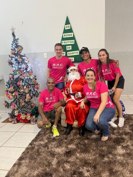 A.A.C Runners entrega brinquedos e alimentos para associação dos autistas em Caarapó