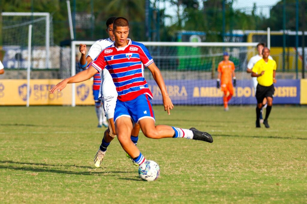 Atleta do Fortaleza, Mateus Ortega Ferreira curte férias em Aral Moreira