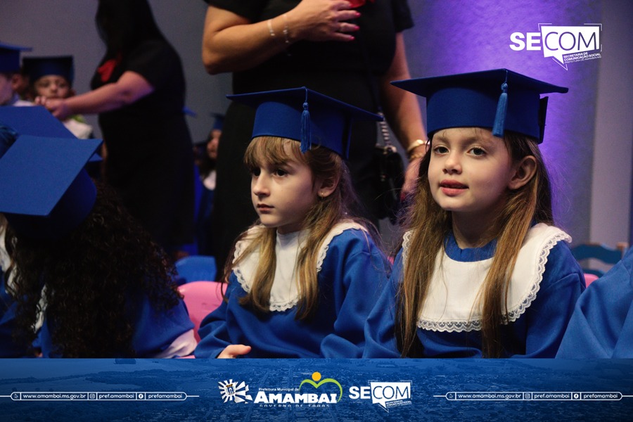 Escola Municipal Dr. Rachid Saldanha Derzi realiza cerimônia de formatura dos Prés 2024