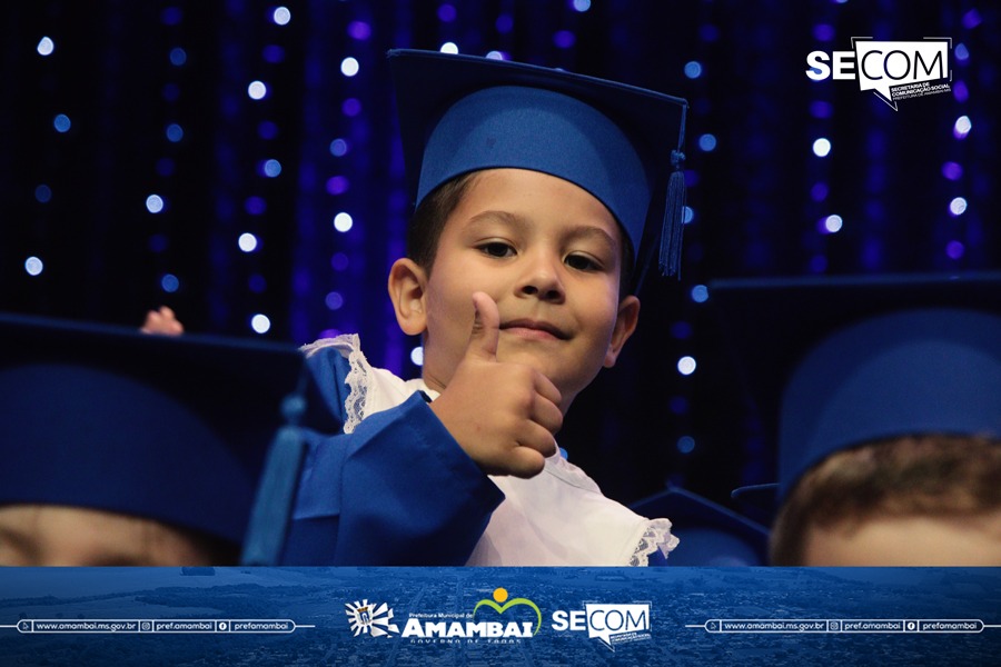 Escola Municipal Dr. Rachid Saldanha Derzi realiza cerimônia de formatura dos Prés 2024