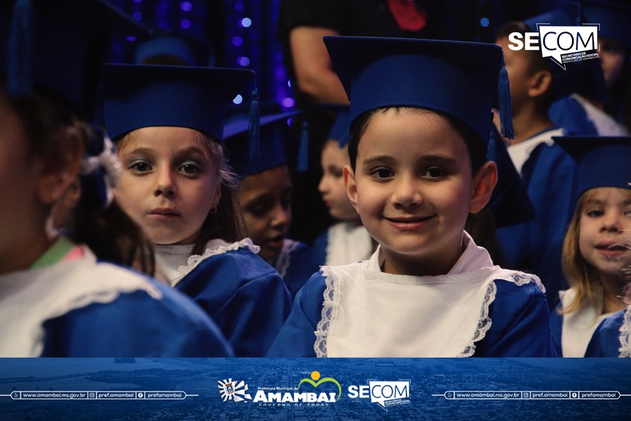 Escola Municipal Dr. Rachid Saldanha Derzi realiza cerimônia de formatura dos Prés 2024