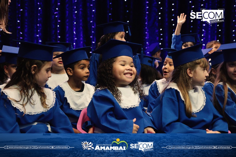 Escola Municipal Dr. Rachid Saldanha Derzi realiza cerimônia de formatura dos Prés 2024