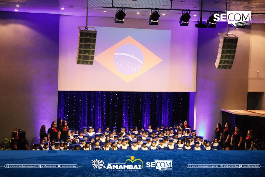 Escola Municipal Dr. Rachid Saldanha Derzi realiza cerimônia de formatura dos Prés 2024