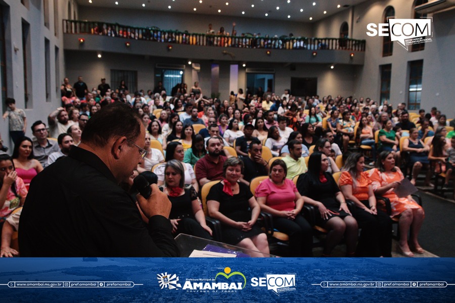 Escola Municipal Dr. Rachid Saldanha Derzi realiza cerimônia de formatura dos Prés 2024