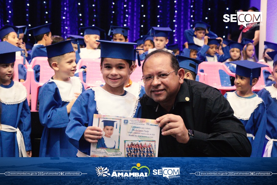 Escola Municipal Dr. Rachid Saldanha Derzi realiza cerimônia de formatura dos Prés 2024