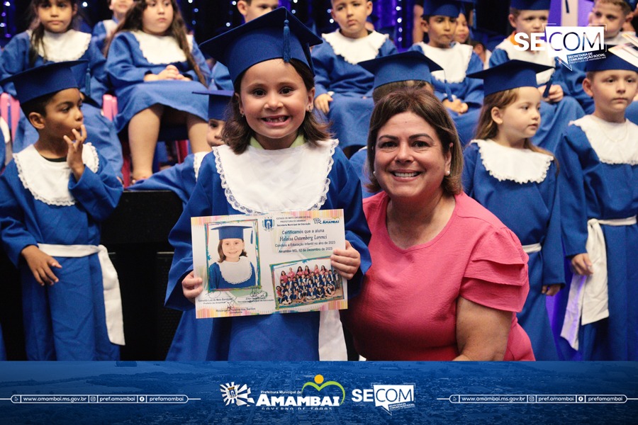 Escola Municipal Dr. Rachid Saldanha Derzi realiza cerimônia de formatura dos Prés 2024