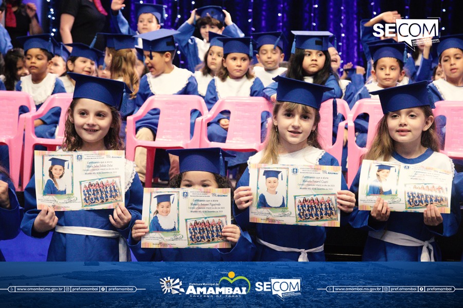 Escola Municipal Dr. Rachid Saldanha Derzi realiza cerimônia de formatura dos Prés 2024