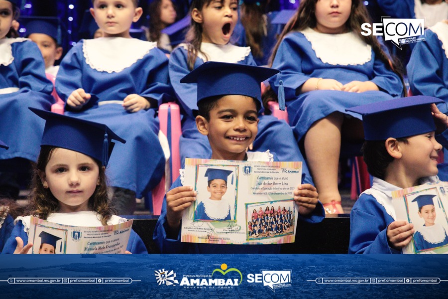 Escola Municipal Dr. Rachid Saldanha Derzi realiza cerimônia de formatura dos Prés 2024