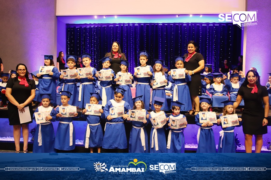 Escola Municipal Dr. Rachid Saldanha Derzi realiza cerimônia de formatura dos Prés 2024