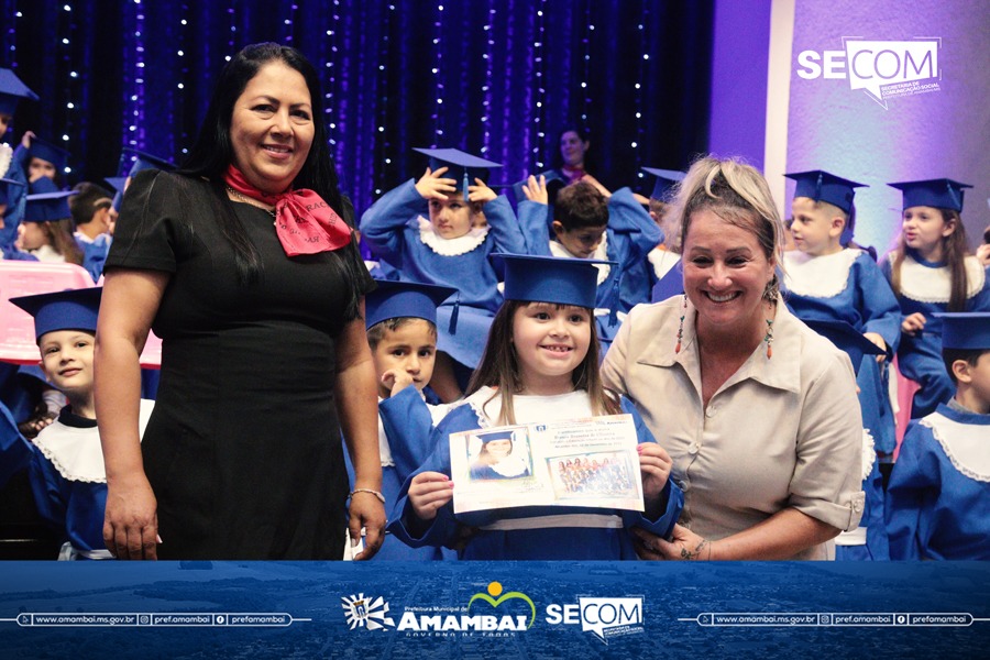 Escola Municipal Dr. Rachid Saldanha Derzi realiza cerimônia de formatura dos Prés 2024