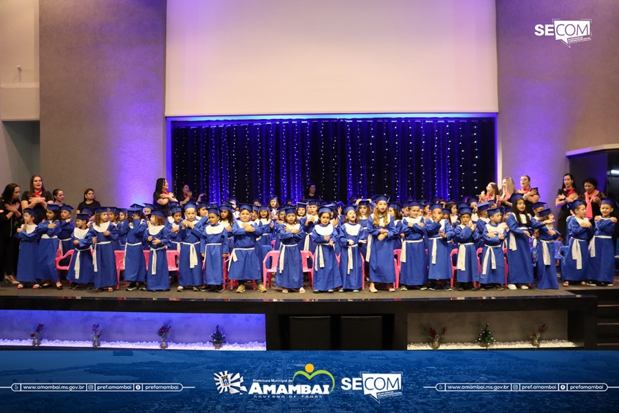 Escola Municipal Dr. Rachid Saldanha Derzi realiza cerimônia de formatura dos Prés 2024