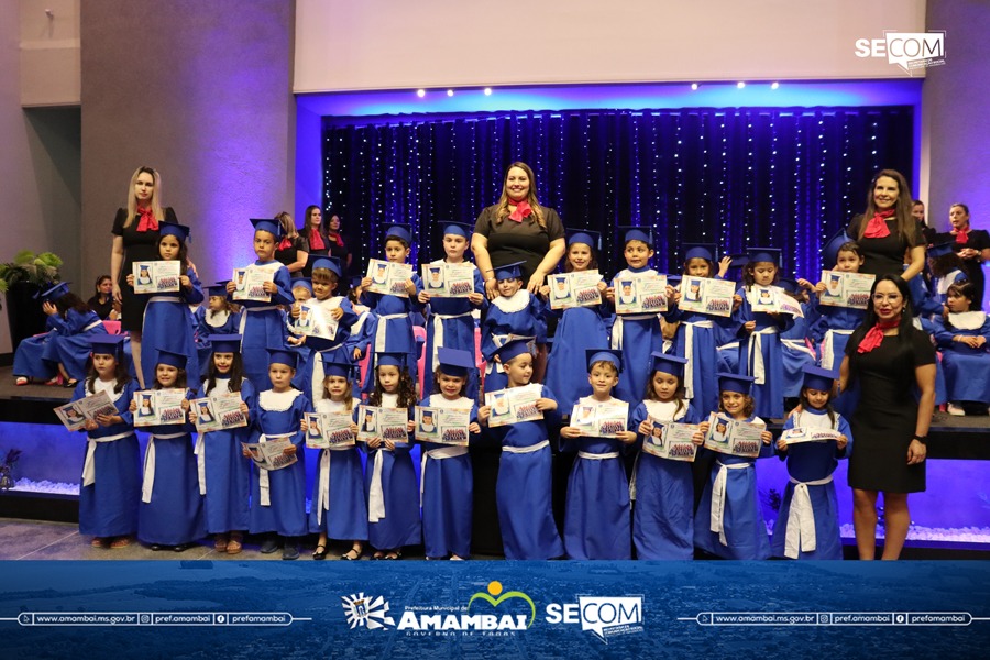 Escola Municipal Dr. Rachid Saldanha Derzi realiza cerimônia de formatura dos Prés 2024