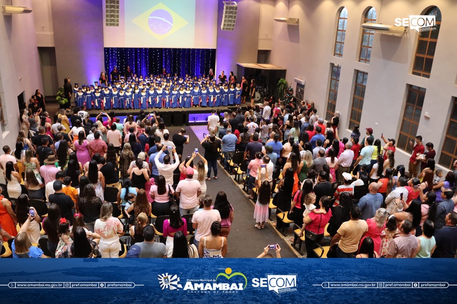 Escola Municipal Dr. Rachid Saldanha Derzi realiza cerimônia de formatura dos Prés 2024