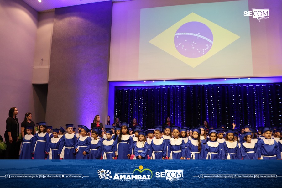 Escola Municipal Dr. Rachid Saldanha Derzi realiza cerimônia de formatura dos Prés 2024