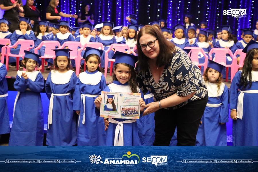 Escola Municipal Dr. Rachid Saldanha Derzi realiza cerimônia de formatura dos Prés 2024