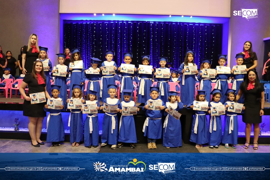 Escola Municipal Dr. Rachid Saldanha Derzi realiza cerimônia de formatura dos Prés 2024