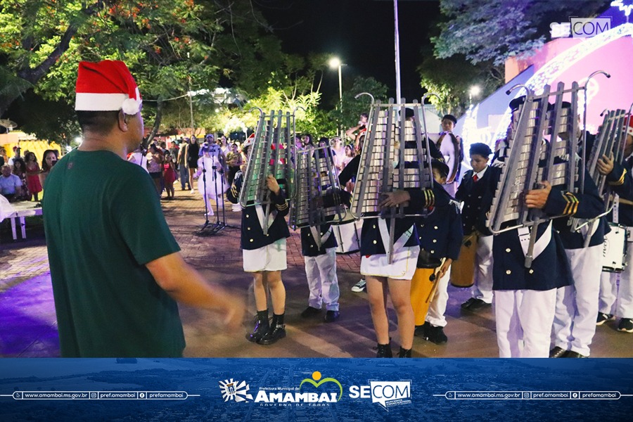 Espetáculo de cores, luzes e música marcaram a abertura do Natal de Luzes 2023 em Amambai