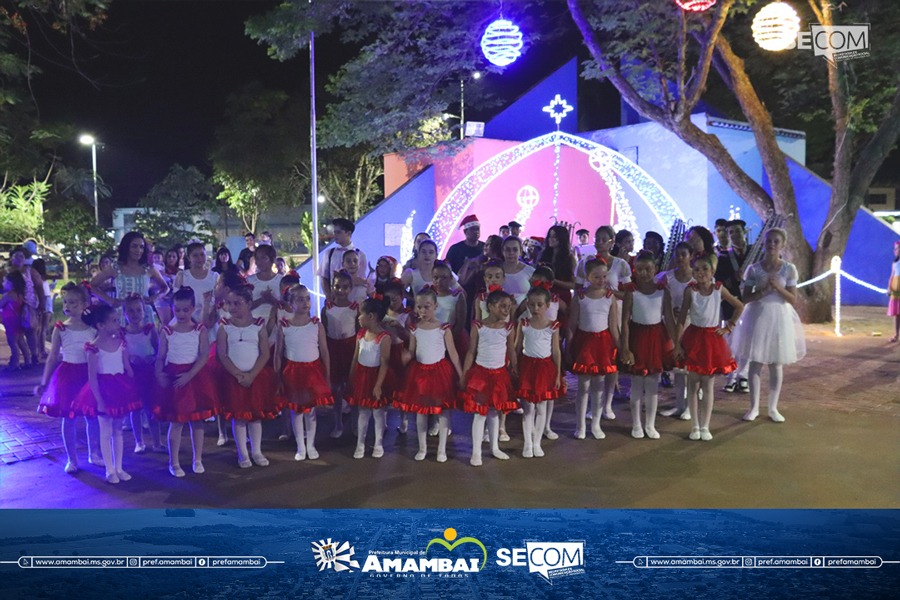 Espetáculo de cores, luzes e música marcaram a abertura do Natal de Luzes 2023 em Amambai