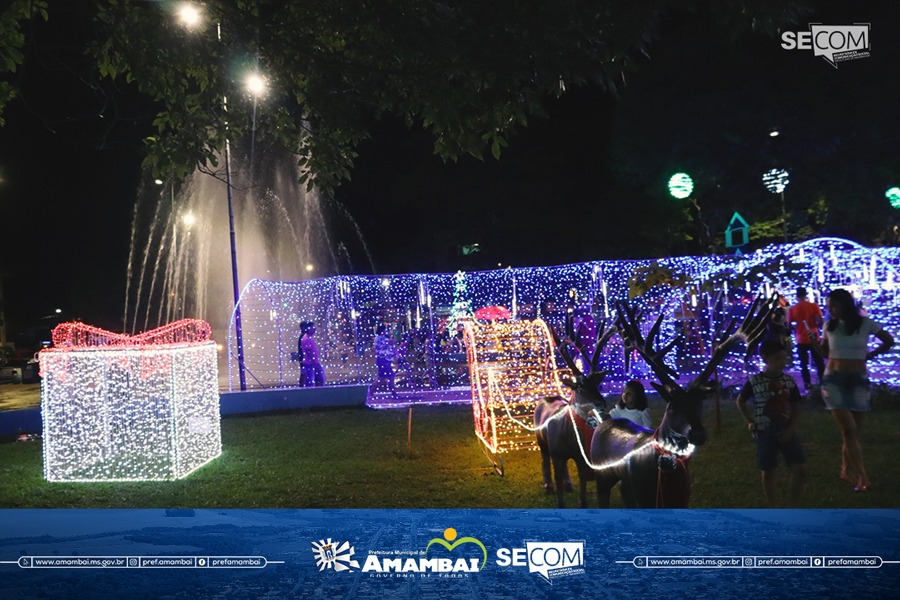 Espetáculo de cores, luzes e música marcaram a abertura do Natal de Luzes 2023 em Amambai