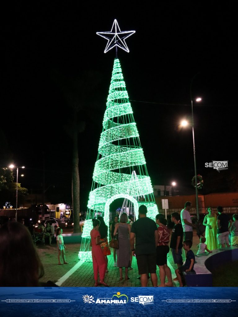 Espetáculo de cores, luzes e música marcaram a abertura do Natal de Luzes 2023 em Amambai