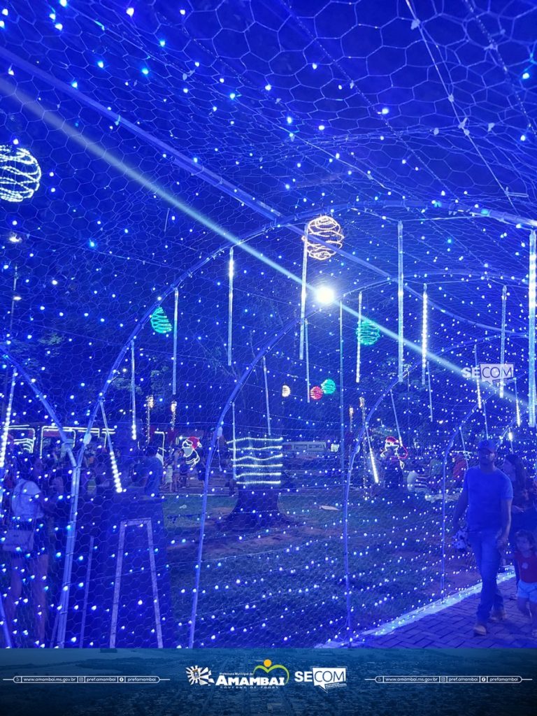 Espetáculo de cores, luzes e música marcaram a abertura do Natal de Luzes 2023 em Amambai