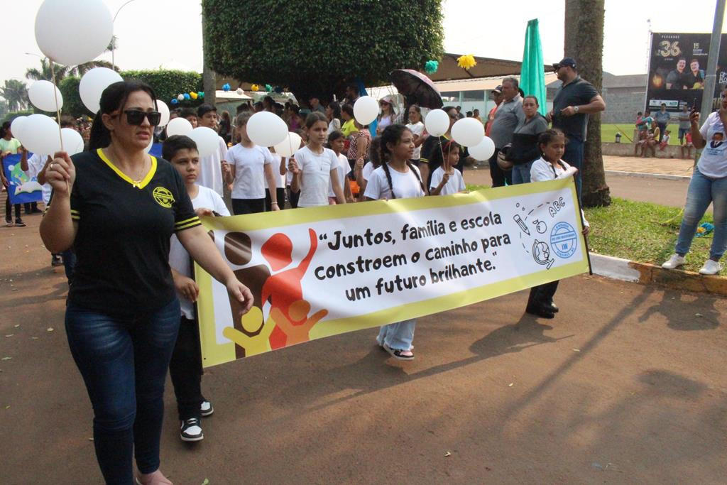 Desfile Cívico do 36º aniversário de Paranhos