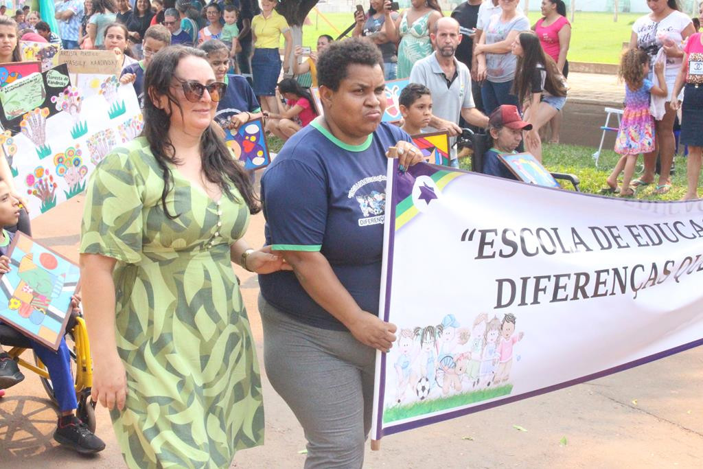 Desfile Cívico do 36º aniversário de Paranhos