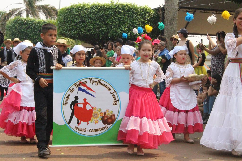 Desfile Cívico do 36º aniversário de Paranhos