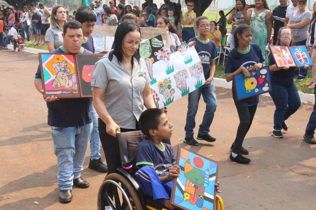 Desfile Cívico do 36º aniversário de Paranhos