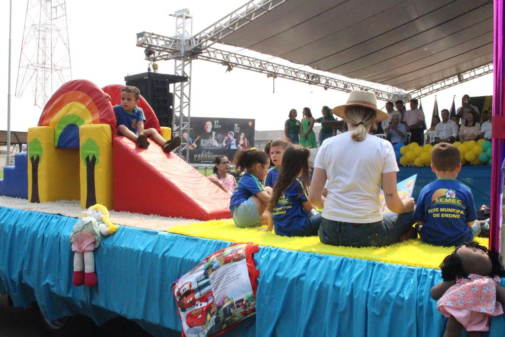 Desfile Cívico do 36º aniversário de Paranhos