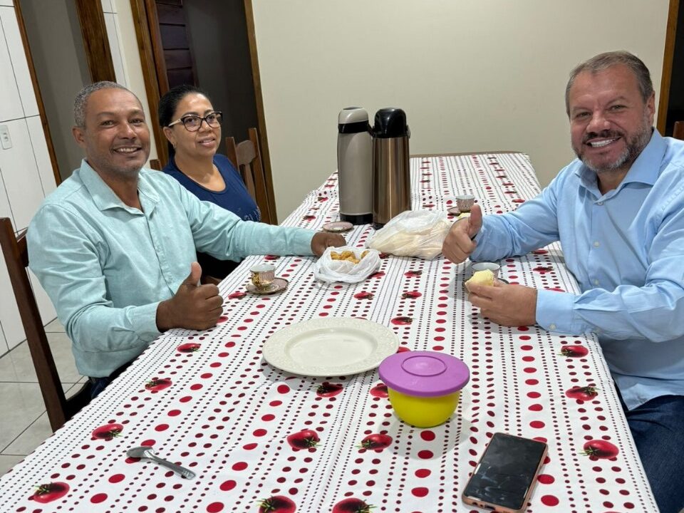 Prefeito de Paranhos, Donizete Viaro visita moradores do município