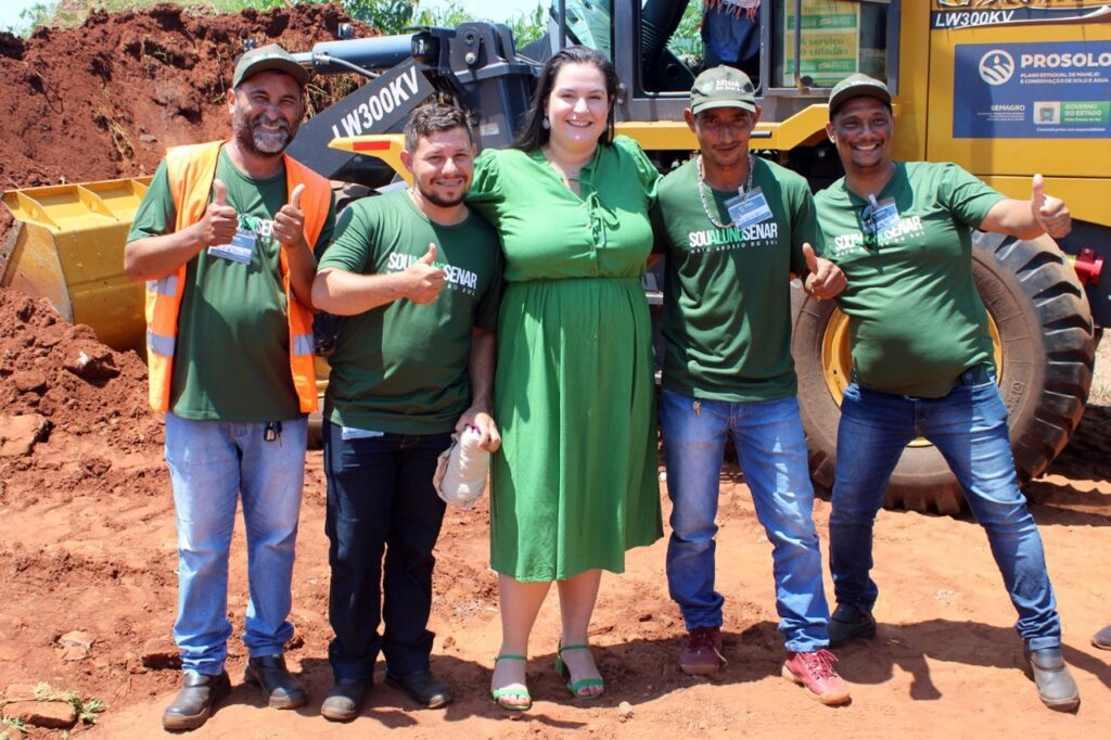 Prefeita Rhaiza Matos acompanha aula prática do curso de pá carregadeira e reforça importância da qualificação profissional