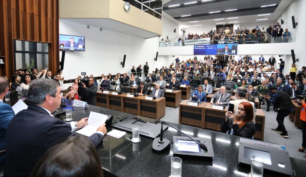 “MS está perto de erradicar extrema pobreza”, destaca governador na abertura do ano legislativo