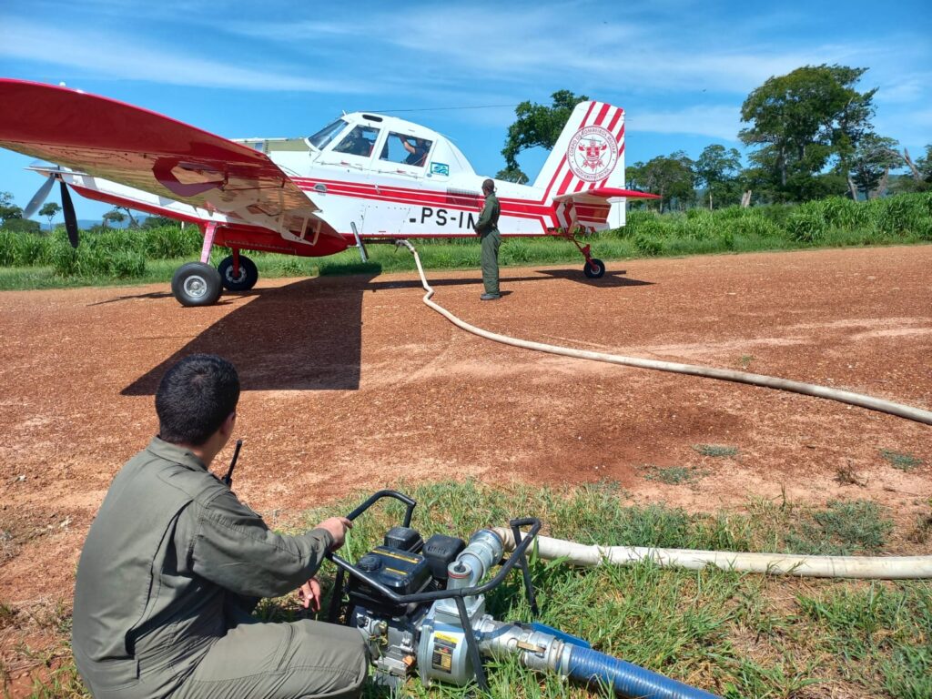 Com atuação coordenada por terra e ar, bombeiros de MS controlam incêndio no Pantanal