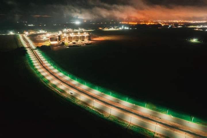 Obra de iluminação solar no anel viário de Ponta Porã avança para a reta final com 75% de execução