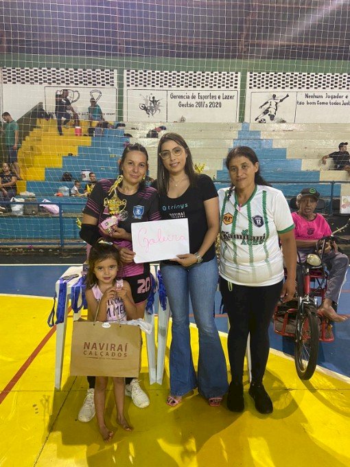 Equipe da São Jorge sagra-se campeã de torneio de futsal feminino em Naviraí