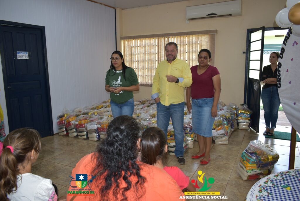 Prefeitura de Paranhos entrega cestas básicas para famílias atendidas pelo CRAS