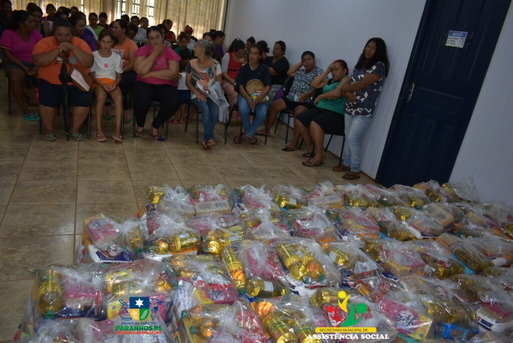 Prefeitura de Paranhos entrega cestas básicas para famílias atendidas pelo CRAS