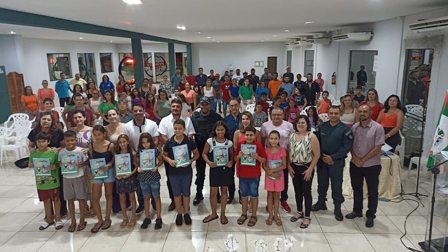 Prefeito André Nezzi prestigia aula inaugural do Proerd em Caarapó