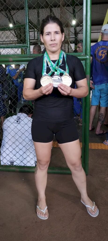 Atleta de Caarapó conquista dois ouros e uma prata em competição estadual de jiu-jítsu