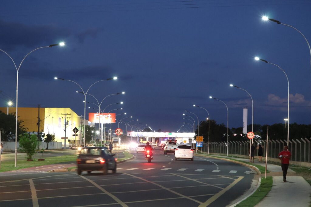 Energia limpa e moderna: Nova iluminação da Cafezais traz segurança e incentiva moradores a praticar exercícios