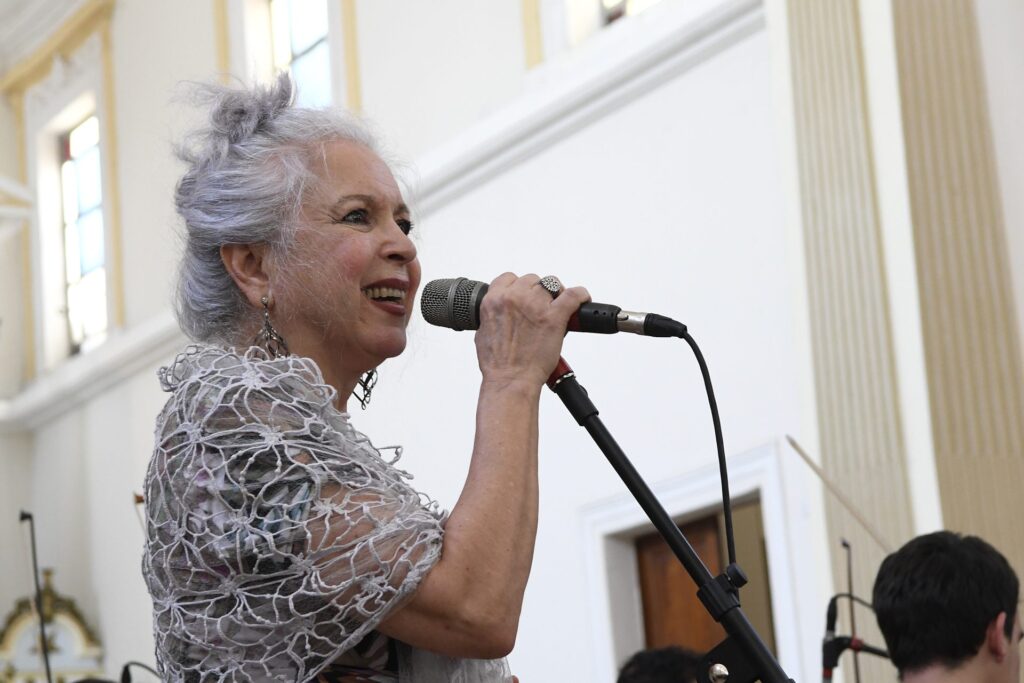 Artista campo-grandense Tetê Espíndola comemora 70 anos nesta segunda-feira