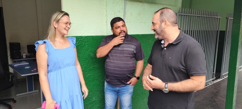 Presidente da Câmara, Paulo Lourenço visita escolas municipais em Mundo Novo e promete investimentos