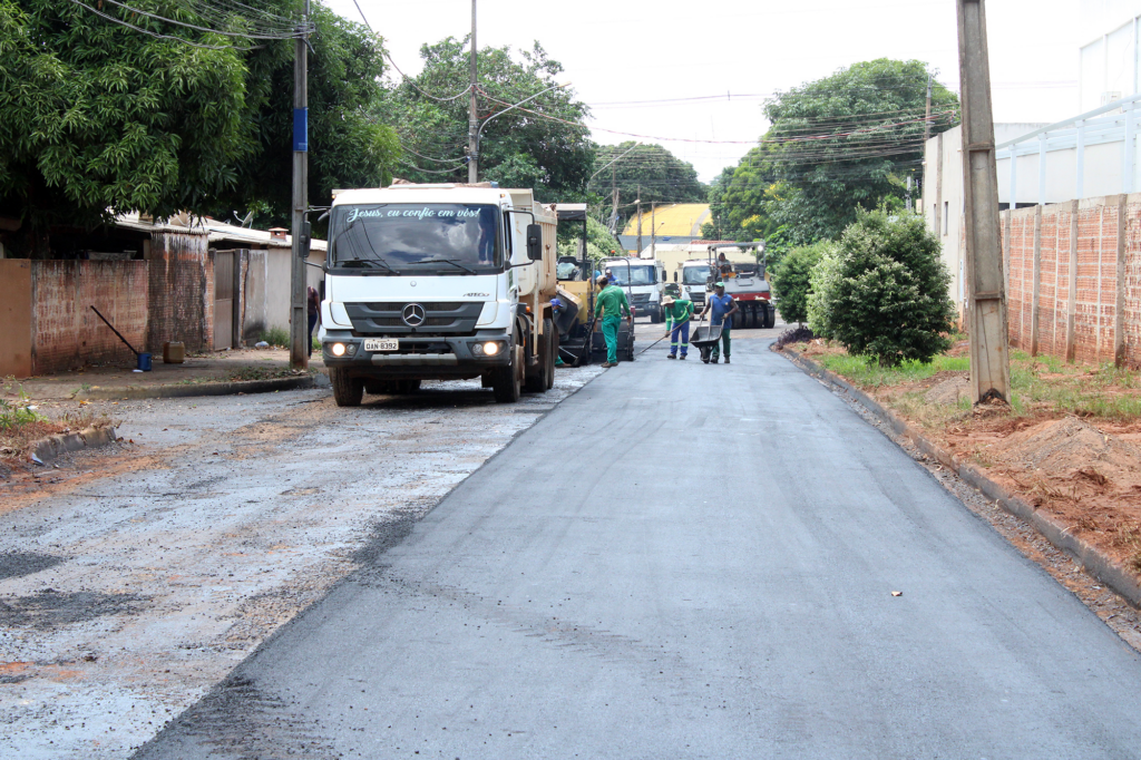 Prefeitura de Naviraí inicia obra de recapeamento de ruas no bairro Odércio de Matos