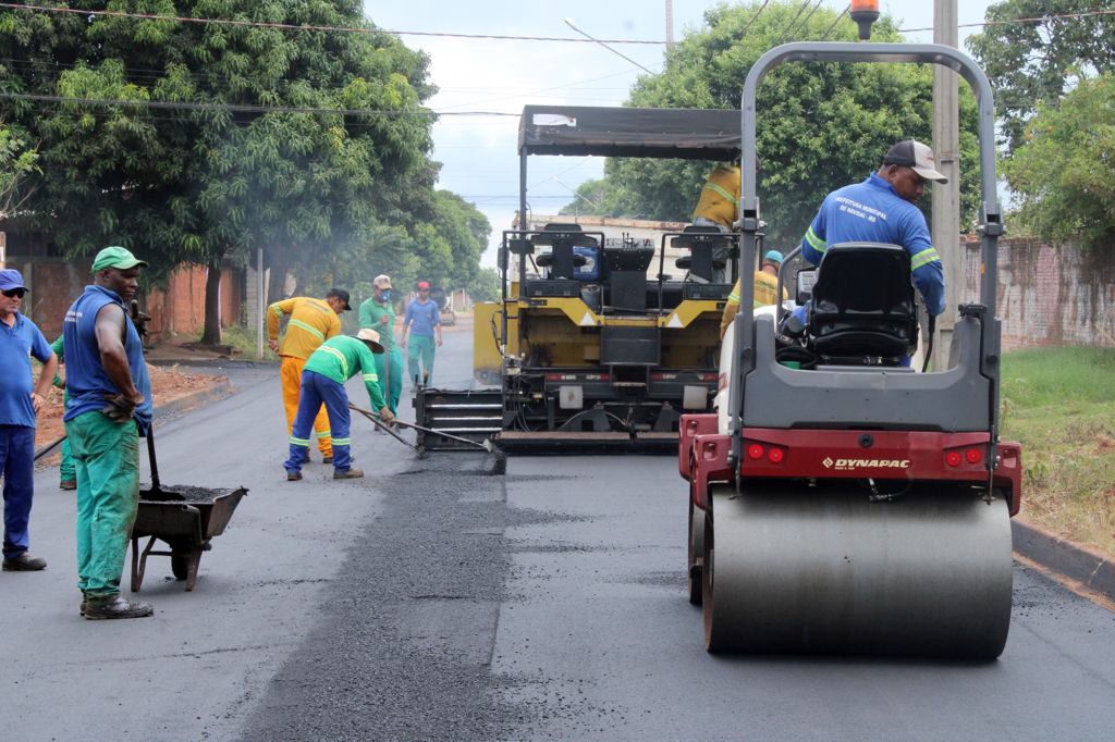 Prefeitura de Naviraí inicia obra de recapeamento de ruas no bairro Odércio de Matos