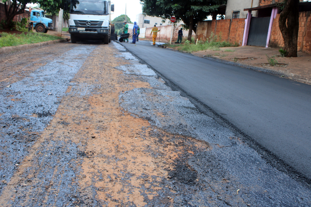 Prefeitura de Naviraí inicia obra de recapeamento de ruas no bairro Odércio de Matos