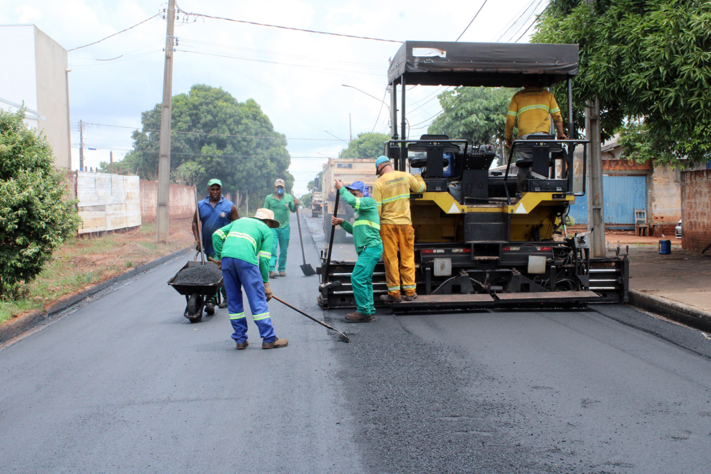 Prefeitura de Naviraí inicia obra de recapeamento de ruas no bairro Odércio de Matos