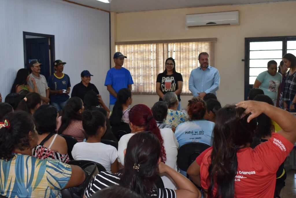 Em reunião, prefeito Donizete Viaro discute a funcionalidade dos programas em execução no CRAS