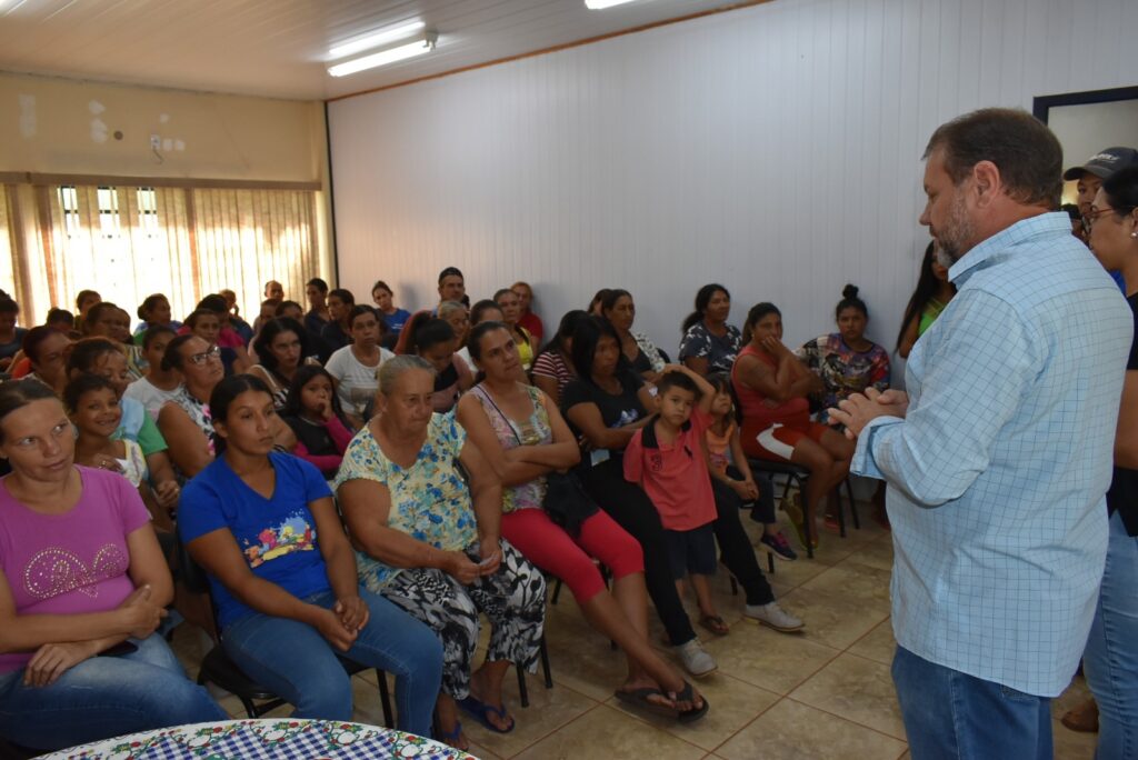 Em reunião, prefeito Donizete Viaro discute a funcionalidade dos programas em execução no CRAS