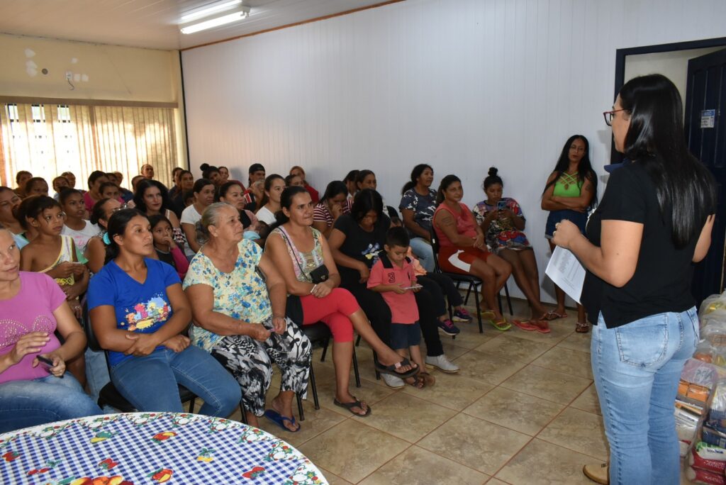 Em reunião, prefeito Donizete Viaro discute a funcionalidade dos programas em execução no CRAS